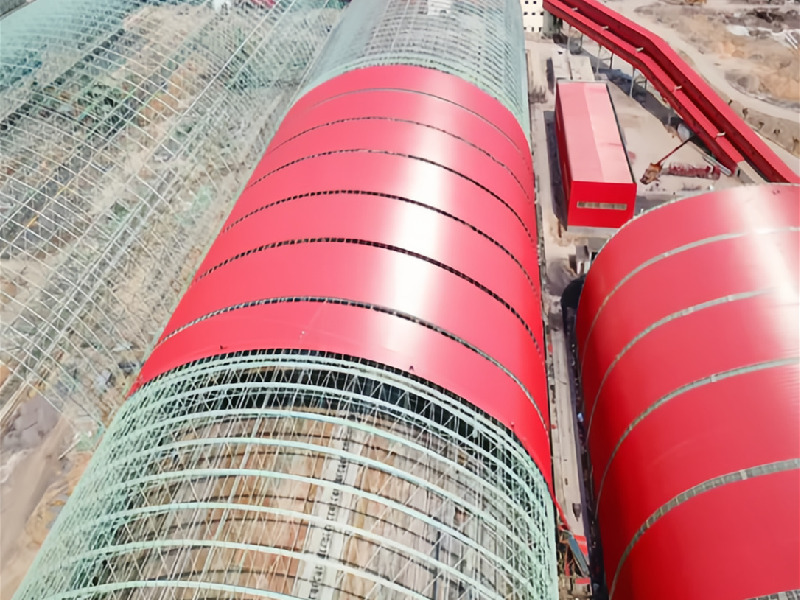 Construction de structures en acier légères pendant la saison des pluies