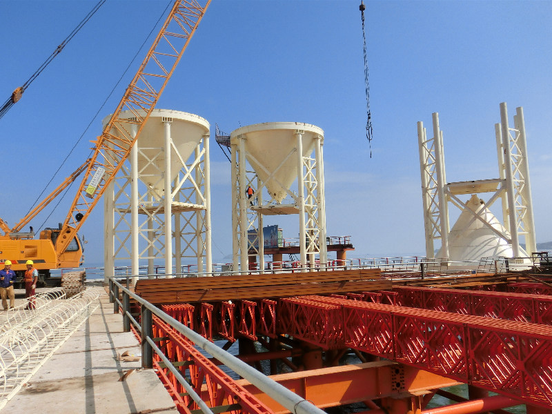 Fortifier les silos métalliques contre les tremblements de terre